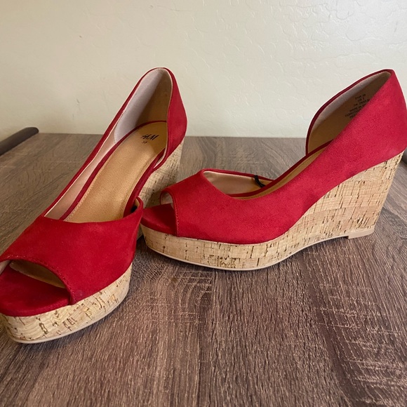 NWOT H&M Red Peep Toe Wedges Size 7 - Picture 5 of 11